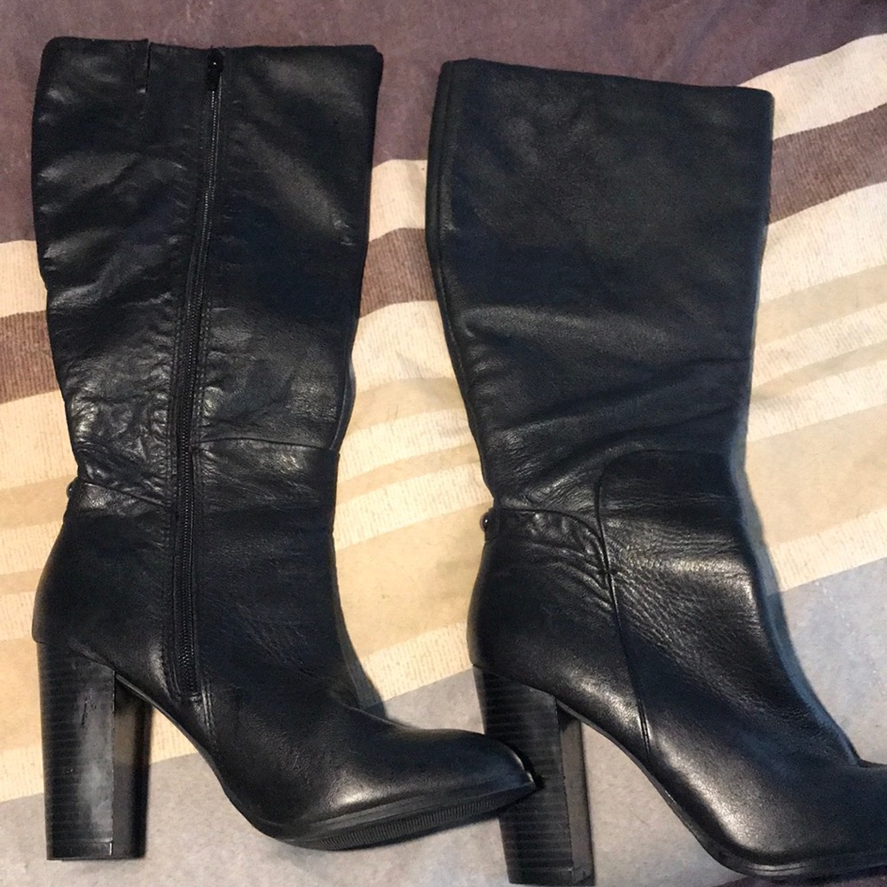 Black 4 inch boots